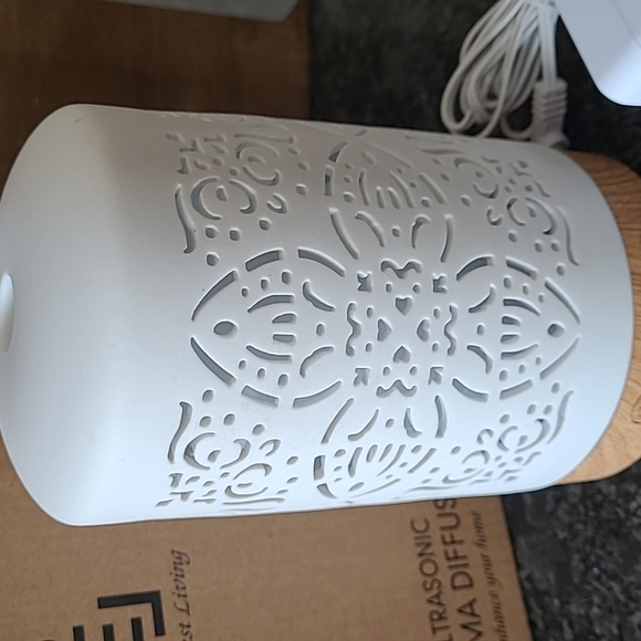 Earnestly Living Ultrasonic Aroma Diffuser - Picture 2 of 10